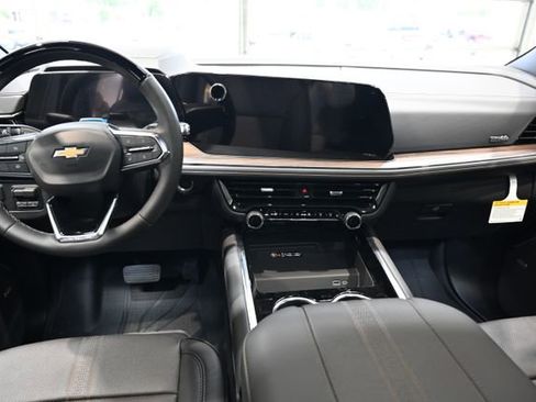 New 2026 Chevrolet Suburban High Country AWD/4WD image 16