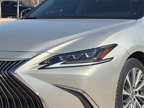 Used 2019 Lexus ES 350 F Sport w/ Accessory Package 2 image 4