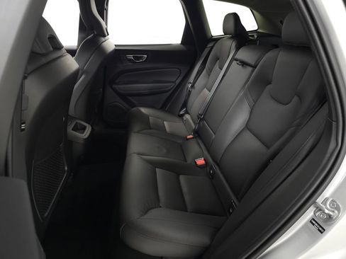 Certified 2025 Volvo XC60 B5 Plus AWD/4WD image 31