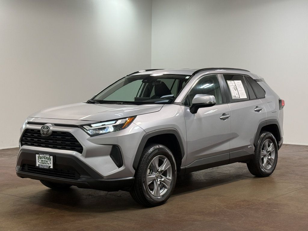 Used 2025 Toyota RAV4 XLE AWD/4WD image 7
