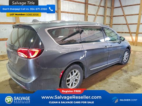 Used 2020 Chrysler Pacifica Touring-L FWD image 4