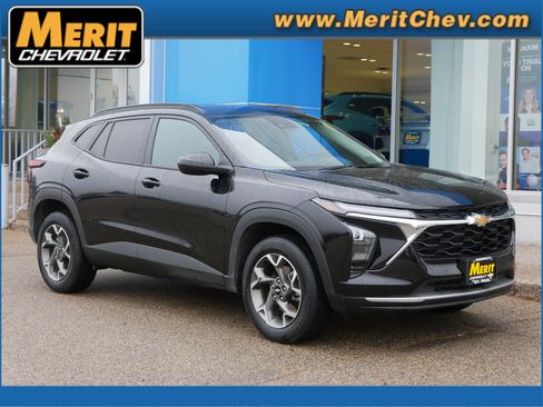 Certified 2025 Chevrolet Trax LT w/ LT Convenience Package image 1