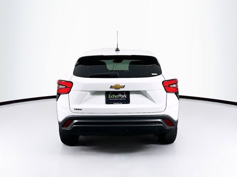 Used 2025 Chevrolet Trax LS FWD image 7