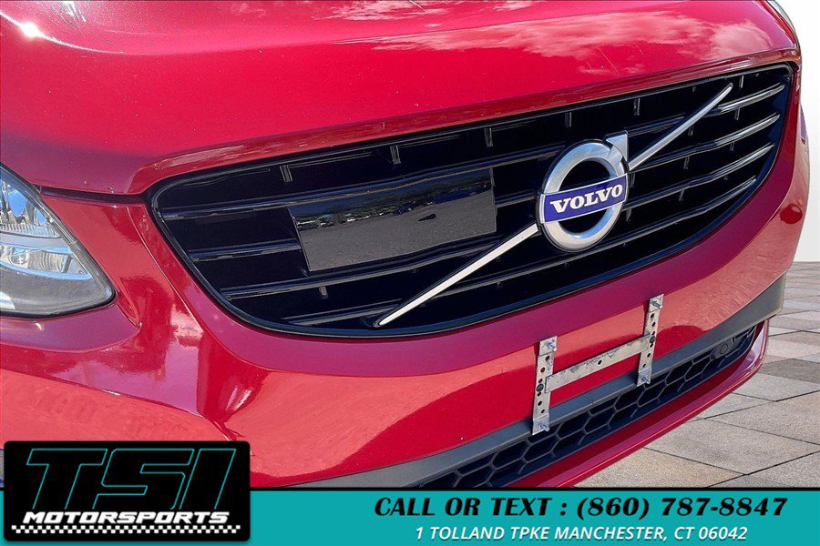 Used 2017 Volvo XC60 T6 R-Design w/ Climate Package AWD/4WD image 29