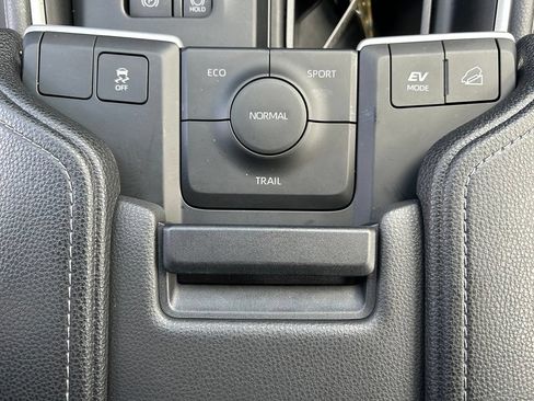 Used 2025 Toyota Grand Highlander AWD Hybrid image 26