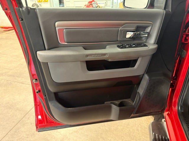 Used 2019 RAM 1500 Classic SLT AWD/4WD image 41