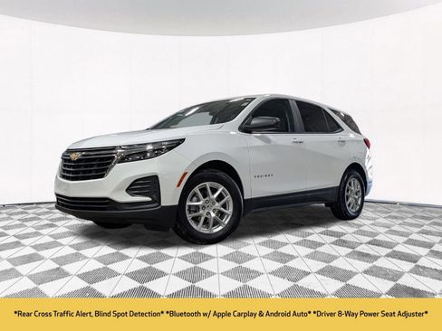 Used 2024 Chevrolet Equinox LS w/ LS Convenience Package image 2