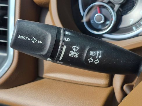 Used 2019 RAM 1500 Laramie AWD/4WD image 19
