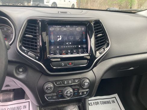 Used 2019 Jeep Cherokee Limited AWD/4WD image 23