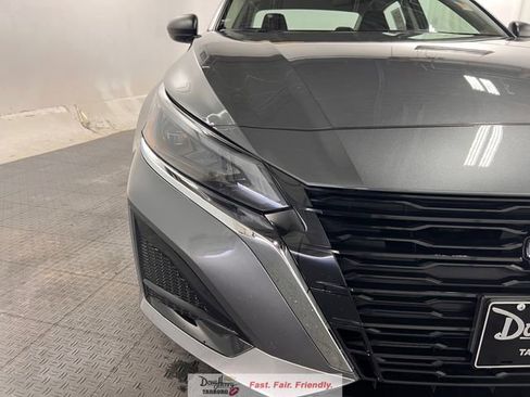 Used 2025 Nissan Altima 2.5 SV FWD image 9