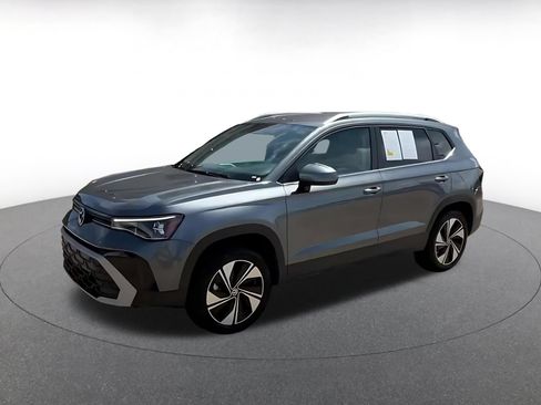 Used 2026 Volkswagen Taos SE AWD/4WD image 8