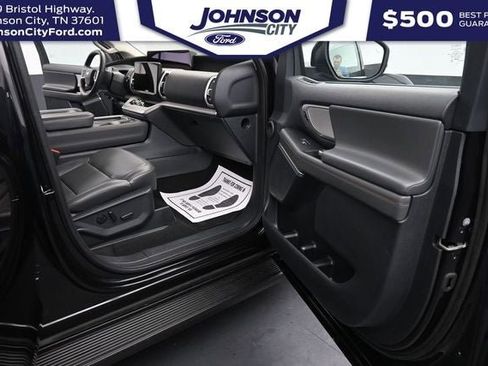 Used 2025 Ford Expedition Max Active AWD/4WD image 16
