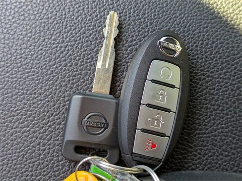 Used 2021 Nissan Titan PRO-4X w/ Pro-4x Convenience Package image 34