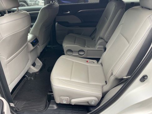 Used 2019 Toyota Highlander Limited image 12