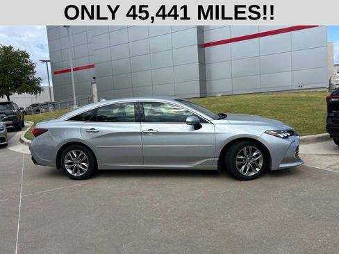 Used 2022 Toyota Avalon XLE FWD image 2