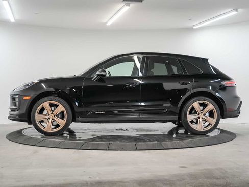 Certified 2023 Porsche Macan AWD/4WD image 2