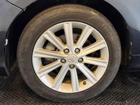 Used 2013 Toyota Camry XLE w/ Leather Pkg FWD image 9