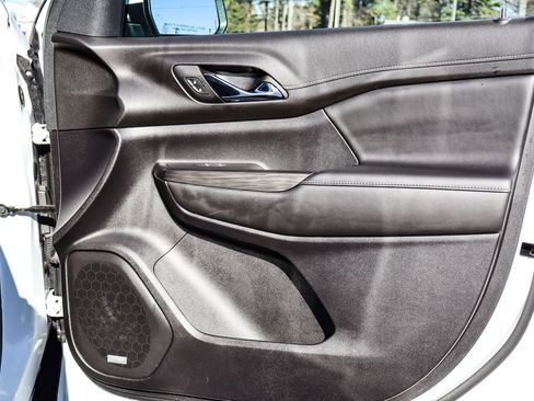 Used 2023 GMC Acadia SLT image 38