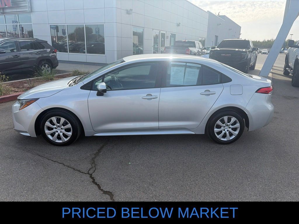 Used 2025 Toyota Corolla LE FWD image 2