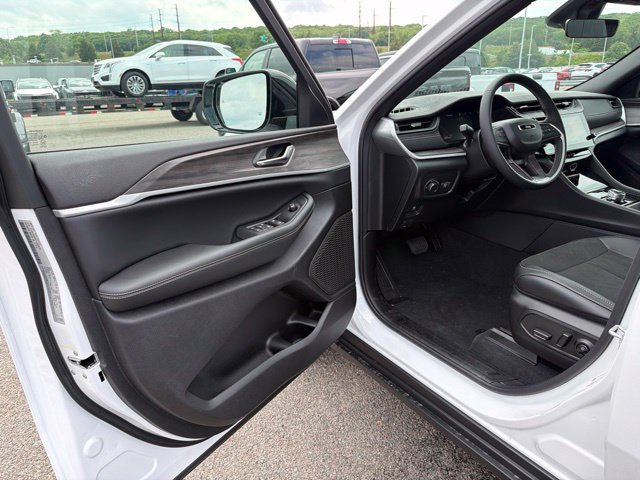 New 2026 Jeep Grand Cherokee Altitude AWD/4WD image 10