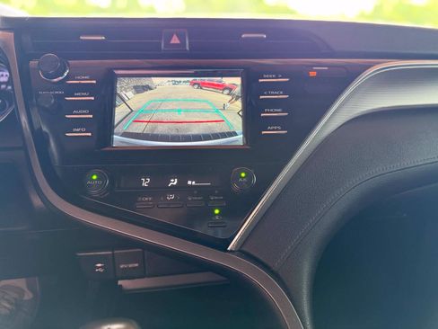 Used 2018 Toyota Camry SE FWD image 18