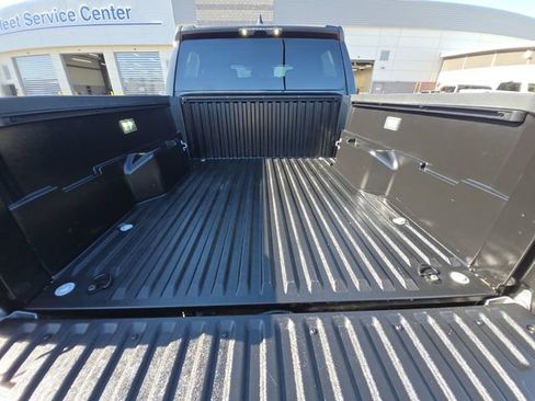 Used 2025 Toyota Tacoma SR5 AWD/4WD image 23