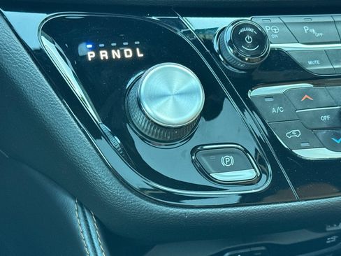 Used 2022 Chrysler Pacifica Pinnacle FWD image 26