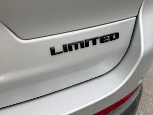 Used 2024 Jeep Grand Cherokee L Limited w/ Luxury Tech Group II AWD/4WD image 9