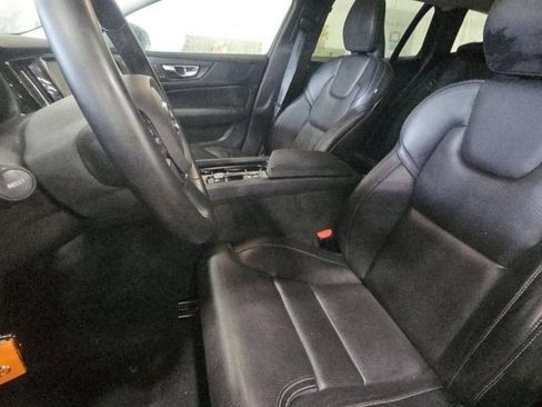 Used 2025 Volvo V60 B5 Cross Country Ultra image 7
