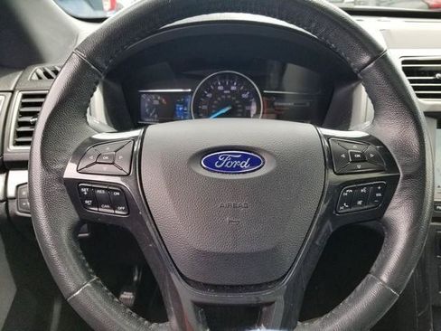 Used 2018 Ford Explorer XLT w/ Equipment Group 202A AWD/4WD image 26