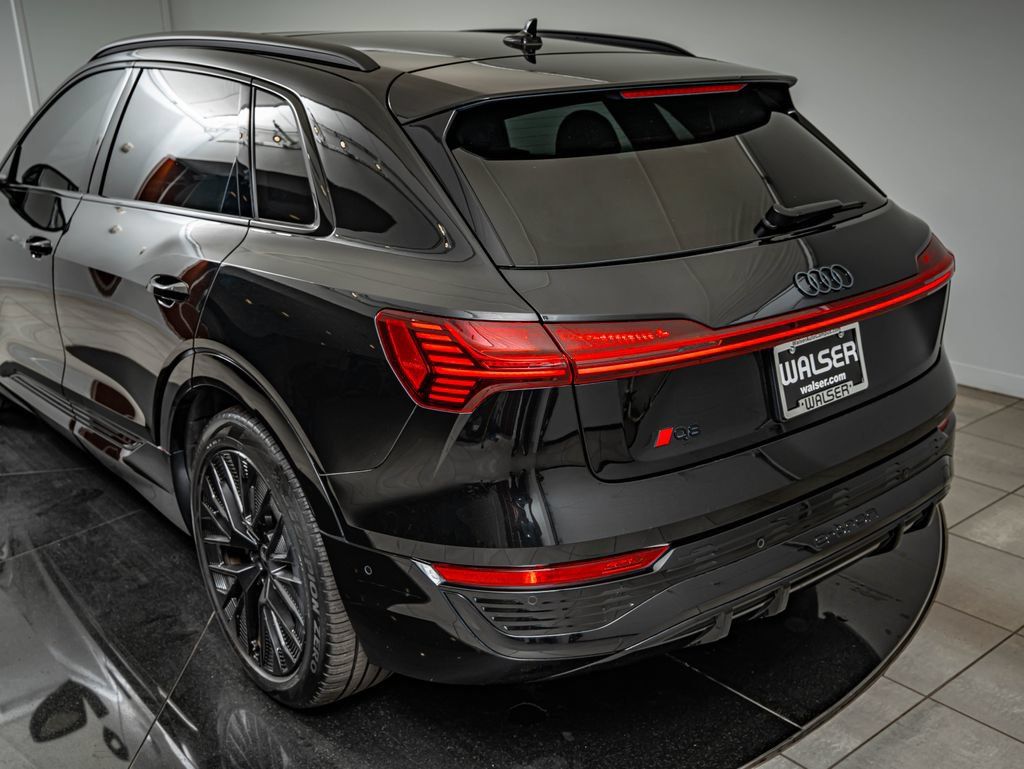 Certified 2024 Audi Q8 e-tron Prestige w/ Prestige Package AWD/4WD image 17