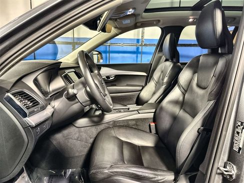Used 2018 Volvo XC90 T5 Momentum w/ Convenience Package image 13