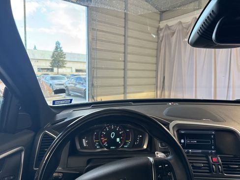 Used 2015 Volvo XC60 T6 Platinum image 23