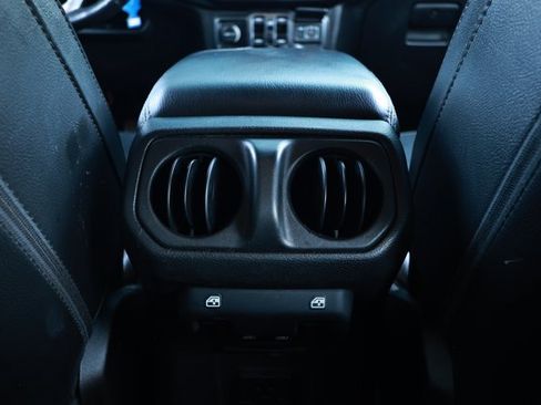 Used 2022 Jeep Wrangler Unlimited Sahara w/ Cold Weather Group AWD/4WD image 31