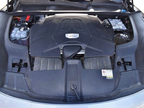 Used 2023 Porsche Cayenne Platinum Edition image 37