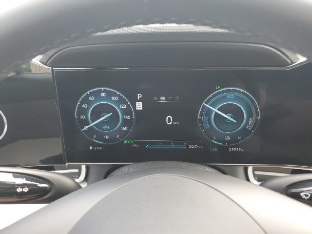 Certified 2025 Hyundai Elantra Limited FWD image 24