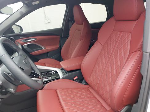 Used 2025 Audi SQ5 Prestige AWD/4WD image 17