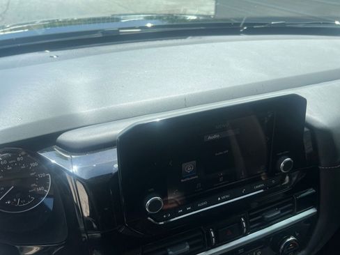 Used 2025 Nissan Pathfinder SV image 17