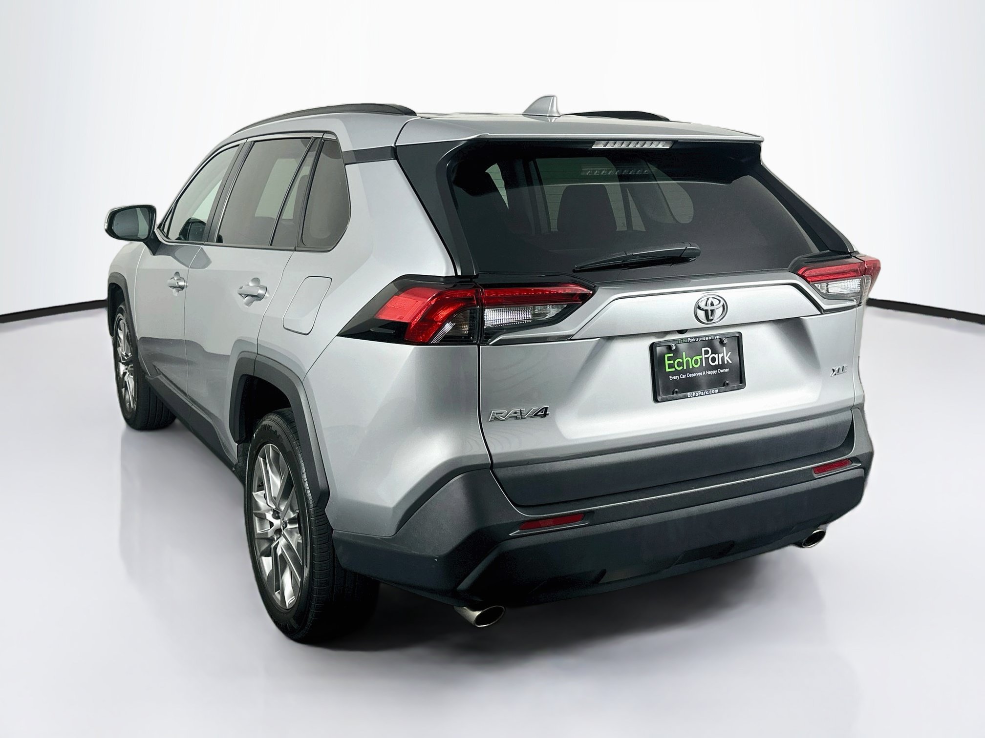 Used 2023 Toyota RAV4 XLE Premium FWD image 5