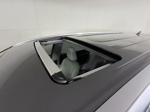 Used 2017 Toyota Highlander Limited image 14