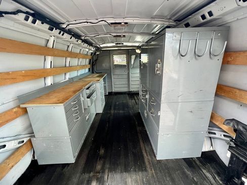 Used 2017 GMC Savana 2500 image 15