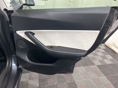 Used 2020 Tesla Model Y Long Range image 16