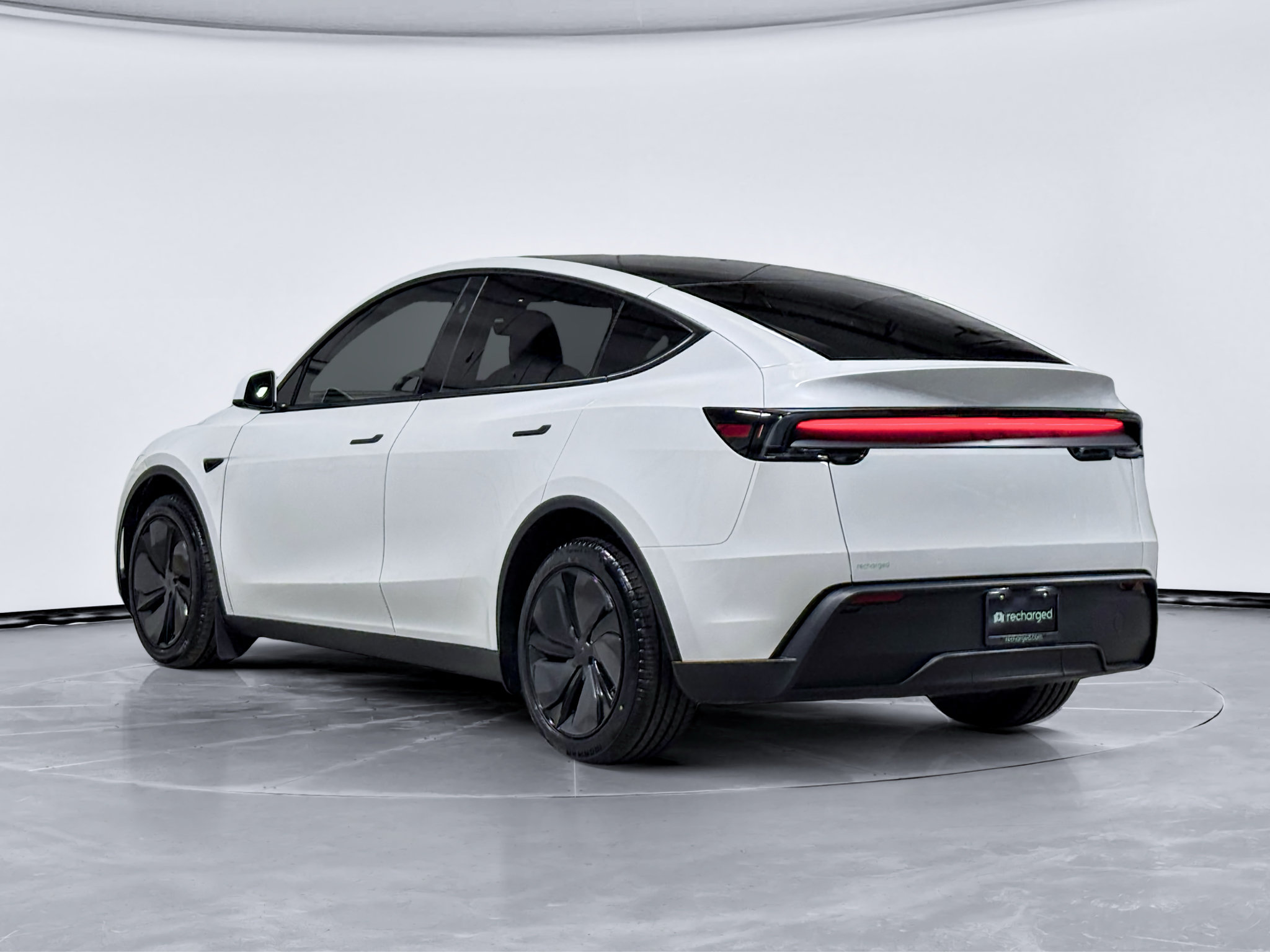 Used 2026 Tesla Model Y 2WD image 2