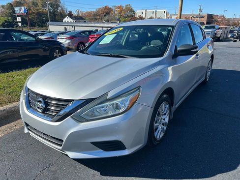 Used 2016 Nissan Altima 2.5 S w/ Power Driver Seat Package image 3