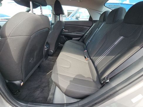 Used 2022 Hyundai Elantra SEL FWD image 14
