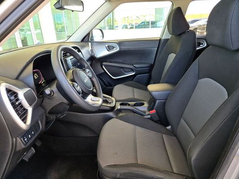 Used 2023 Kia Soul LX w/ Option Group 015 FWD image 9