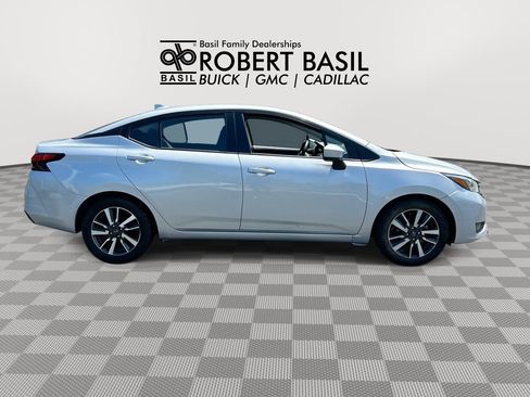 Used 2025 Nissan Versa SV FWD image 9