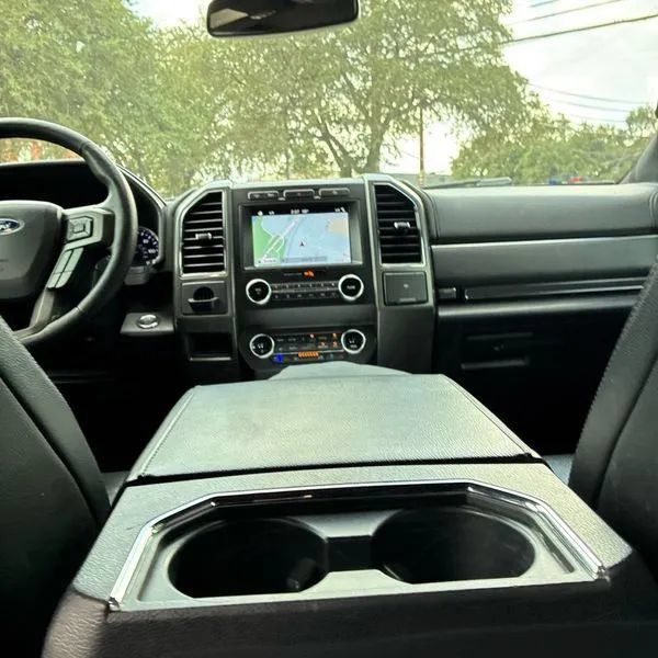Used 2019 Ford Expedition XLT w/ Equipment Group 202A AWD/4WD image 23