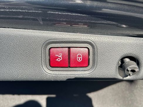 Used 2017 Mercedes-Benz E 300 4MATIC image 12