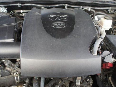 Used 2018 Toyota Tacoma SR5 image 24